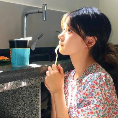 小妮扛枪